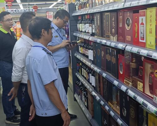 柳江區(qū)市場(chǎng)監(jiān)管局持續(xù)發(fā)力 特供酒“清源打鏈”專項(xiàng)行動(dòng)筑牢酒類經(jīng)營安全防線